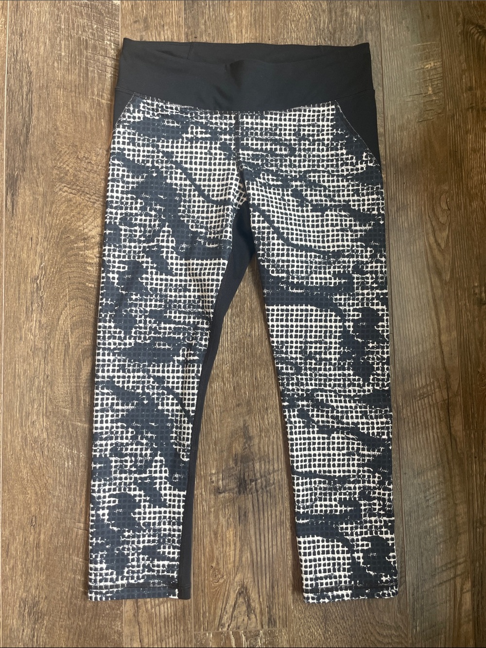 Under Armour Women’s Heatgear Capri Leggings Size Medium‎